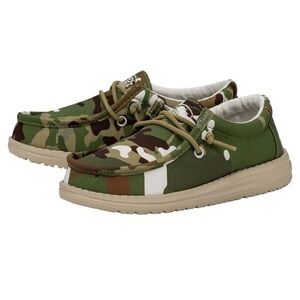🤎Hey Dude - NWOT Wally Youth Camouflage - Size 2
